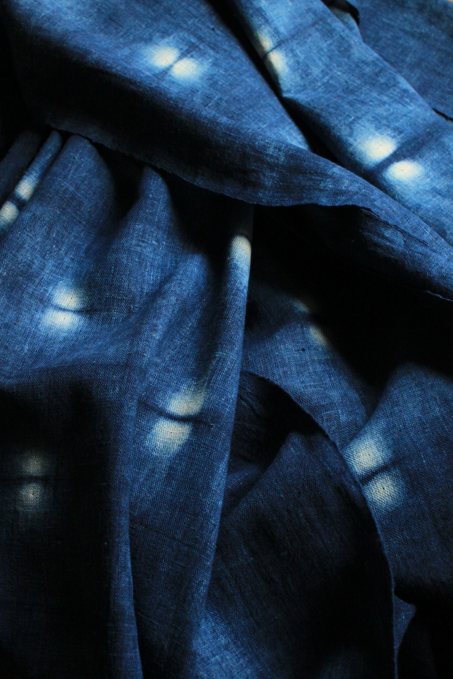 Foulard en coton biologique -indigo- motif "luciole" - 200x60cm