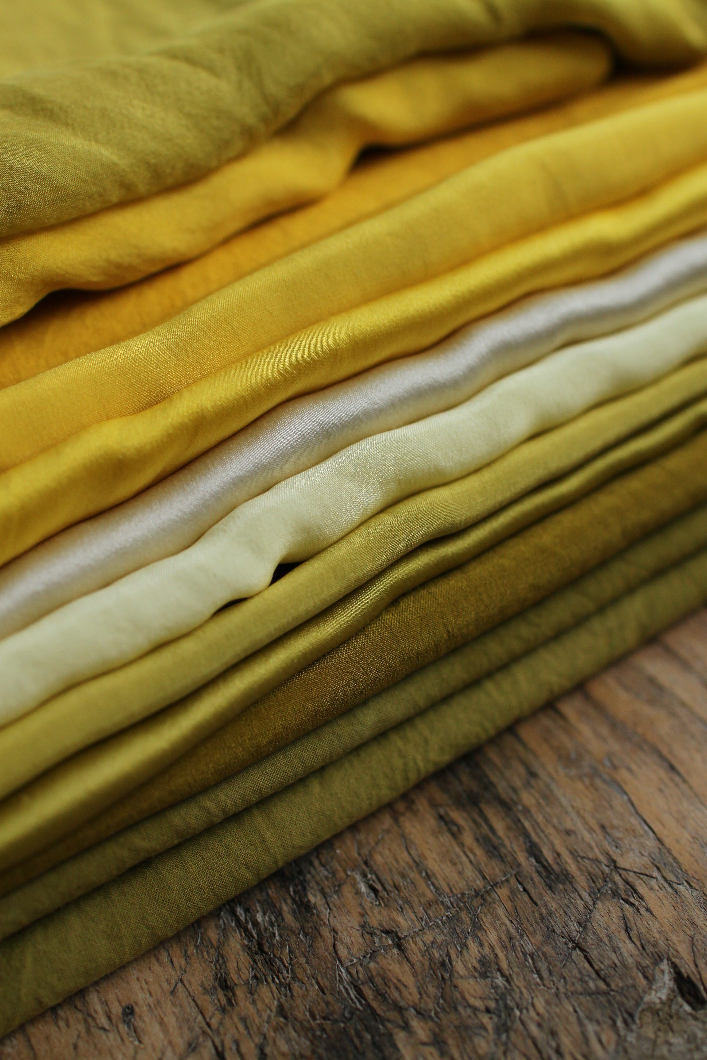 Ruban en mousseline de soie - couleur "soleil" - largeur 3cm, longueur 1,15m